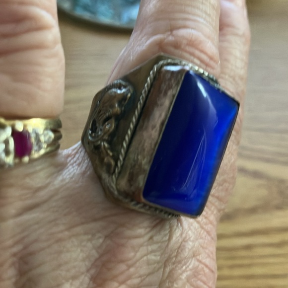 VINTAGE BLUE SATIN GLASS  RAISED ROPE EDGE DOUBLE DRAGON ADJUSTABLE METAL RING - Picture 12 of 12